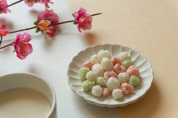 Japanese event, Hinamatsuri. Hina-arare and peach blossoms. 日本のイベント。ひなまつり。ひなあられと桃の花