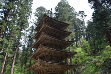 羽黒山五重塔 ／...