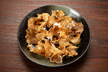 乾燥させた白いキクラゲ