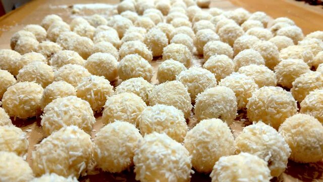 KOKOS Kugeln Weihnachtsgeb&auml;ck Pl&auml;tzchen