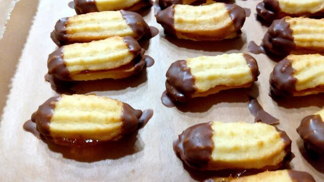 Orangenzungen Mandelorangenzungen Weihnachtsb&auml;ckerei Pl&auml;tzchen