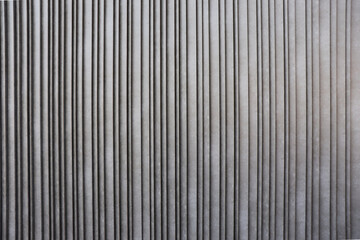 세로 방향으로 긴 줄무늬 시멘트 벽