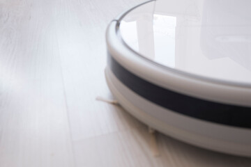 robot vacuum cleaner works on white laminate