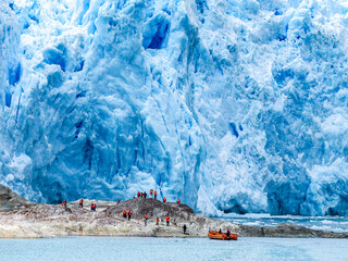 Tourists wearing life jackets explore a glacier in Torres del Paine National Park, Magallanes y de la Antartica, Patagonia, Chile © R. H. Koenig