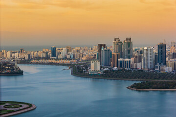 Obraz premium Sunset of a cityscape in urban city with red and blue contrast