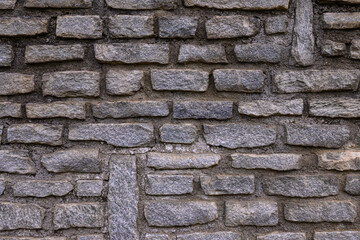 Primo piano di un vecchio muro di mattoncini di pietra naturale