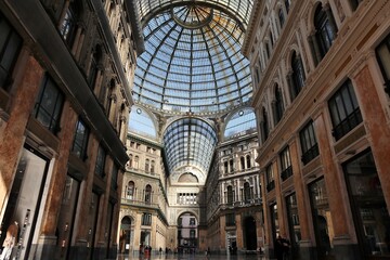 Napoli - Galleria Umberto I dall'entrata sud