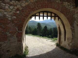 stary zamek nad Miastem Rasnov, Rumunia, Transylwania w Siedmiogrodzie