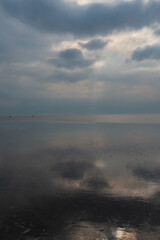 Obraz na płótnie Canvas Wattenmeer mit Wolkenspiegelung