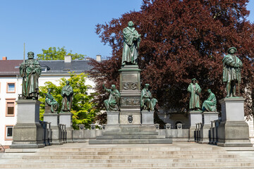 Obraz premium Martin Luther Denkmal zur Erinnerung an Luthers Rede auf dem Reichstag zu Worms 1521, Worms, Rheinland-Pfalz, Deutschland