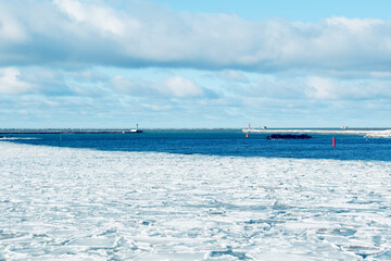 Fototapeta premium frozen port with drift ice