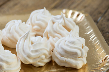 Meringue egg yolk