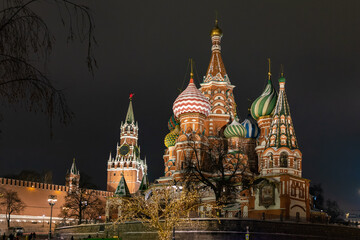 Fototapeta premium View of the Moscow Kremlin and St. Basil's Cathedral from Zaryadye park. Cristmas time in Moscow, Russia.
