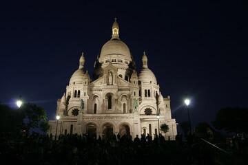 sacre coeur at night in paris