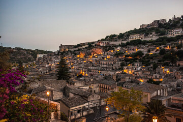 Modica (Mu&ograve;rica in siciliano) &egrave; un comune italiano di 53 542 abitanti[1] del libero consorzio comunale di Ragusa, in Sicilia. Estate 2013