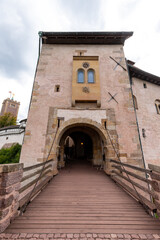 Obraz na płótnie Canvas Entrance gate of castle Wartburg with drawbridge