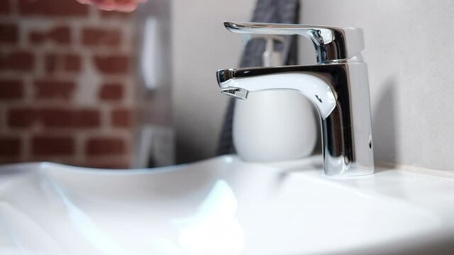 Richtig H&auml;nde waschen mit Seife und Wasser