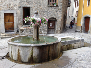 Fototapeta na wymiar fountain in the village