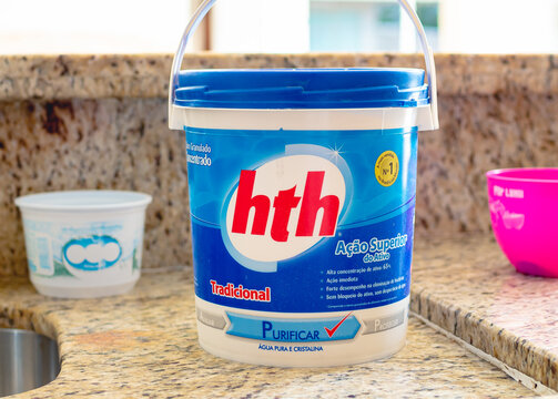 Cloro HTH. Cloro granulado concentrado para piscina da marca HTH.