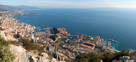 panorama de la ville de Monaco avec la principauté de monté carlo.