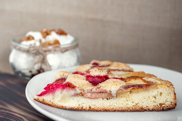 photo of charlotte pie with ice cream