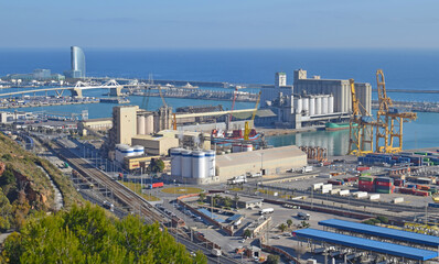 Puerto de mercancías en Barcelona España