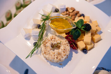 food, fruit, plate, meal, breakfast, dessert, fresh, dish, salad, sweet, dinner, healthy, table, potato, snack, delicious, fried, lunch, orange, diet, white, chicken, sauce, strawberry, cheese