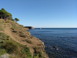 Fototapeta na wymiar Camino de ronda en Colera, espléndida vista del mar y parte de la Illa Grossa 