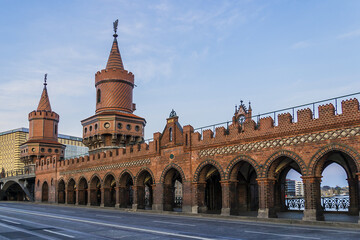 Fototapeta premium Oberbaum Bridge (Oberbaumbrucke) over the Spree River on the Sunset. Berlin, Germany.