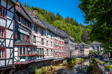 Fototapeta na wymiar Fachwerkhäuser, Monschau, Eifel, Deutschland 
