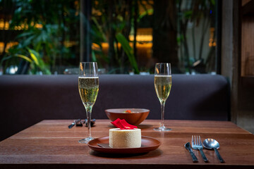 Fiesta, brindis en un resaurante.