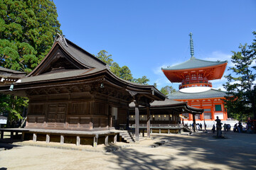 Naklejka premium 高野山金剛峯寺 准胝堂と根本大塔 和歌山県