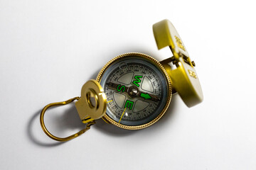 Magnetic compass for guidance with green directions