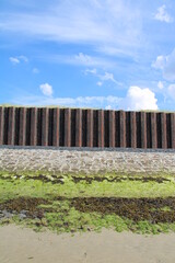 Bulkheads in Spiekeroog at the shoreline / Spiekeroog, Spundwände am Strand