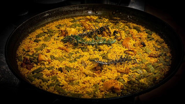 PAELLA VALENCIANA