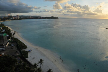 夕暮れのビーチ