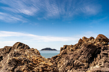 This is Jangbongdo near Incheon Airport in Korea.
The beach here has a lot of odd-looking basalt rocks.