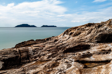 This is Jangbongdo near Incheon Airport in Korea.
The beach here has a lot of odd-looking basalt rocks.