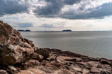 This is Jangbongdo near Incheon Airport in Korea.
The beach here has a lot of odd-looking basalt rocks.