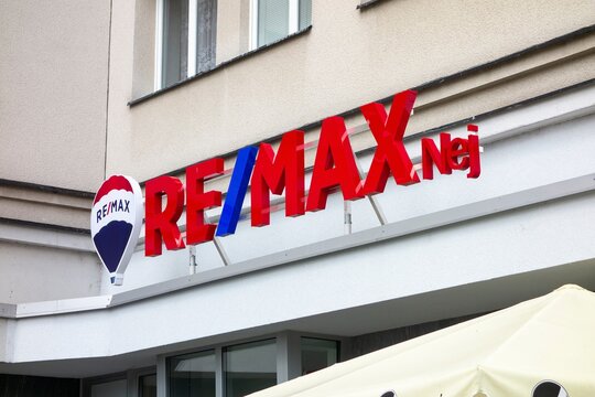 The logo of REMAX Nej real estate company which provides housing services