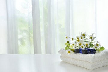 アロマオイル　カモミールの花　ミントの葉
