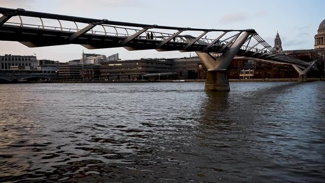 Time Lapse of St. Paul's Cathedral over the Millennium Bridge