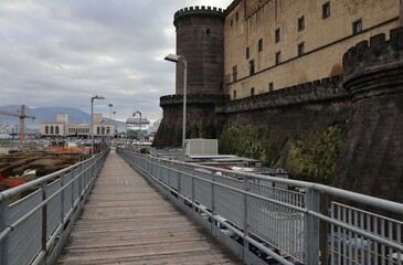 Napoli - Passerella sul cantiere di Piazza Municipio