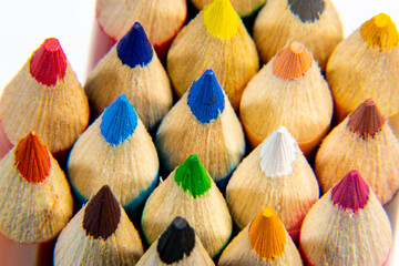 背景素材　カラフルな色鉛筆の先 © 8maru