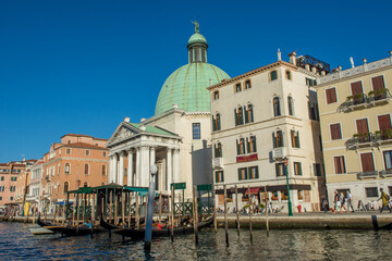 Naklejka premium discovery of the city of Venice and its small canals and romantic alleys