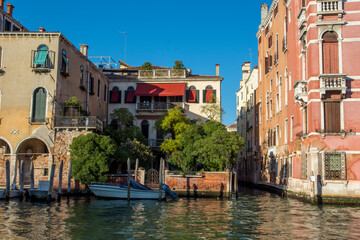 discovery of the city of Venice and its small canals and romantic alleys