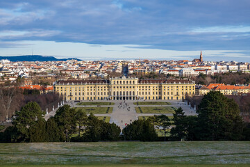 Fototapeta premium シェーンブルン宮殿とウィーンの街並み