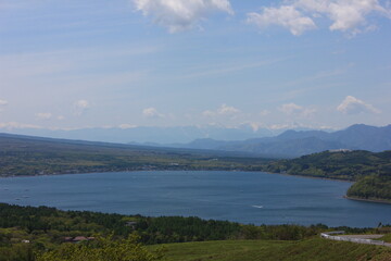 Fototapeta na wymiar 山中湖と南アルプス　　　山中湖の東にある明神山からの風景