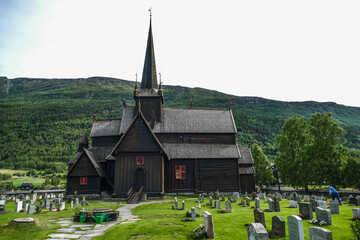 Fototapeta na wymiar Stabkirche Norwegen Lom historisch Touristen Attraktion Mastkirche Schiffbau