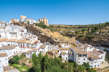 Fototapeta premium beautiful streets of setenil de las bodegas, Spain